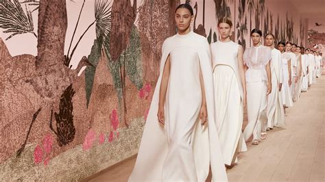 Visit the sets of the Dior haute couture show 